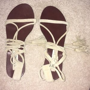 ✨STEVE MADDEN lace up sandals✨